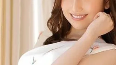 Mika Suzuki (鈴木美佳) ภรรยาสาวที่ความอ่อนโยนทำให้หนุ่มๆ ลืมโลกทั้งใบไปชั่วขณะ