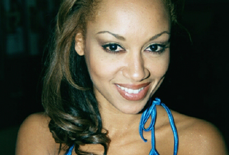 Crystal Knight นางเอกสาวผมบลอนด์สุดเซ็กซี่ กับเสน่ห์ความเย้ายวนระดับท็อปยุค 90